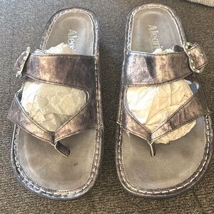 Alegria Women's Metallic Brown Thong Sandals